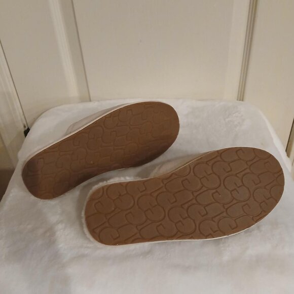 UGG Pearle slippers with a suede upper and plush wool lining size 7 - Picture 6 of 6